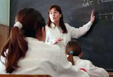 Violencia escolar: Golpean a docente por desaprobar a una alumna 