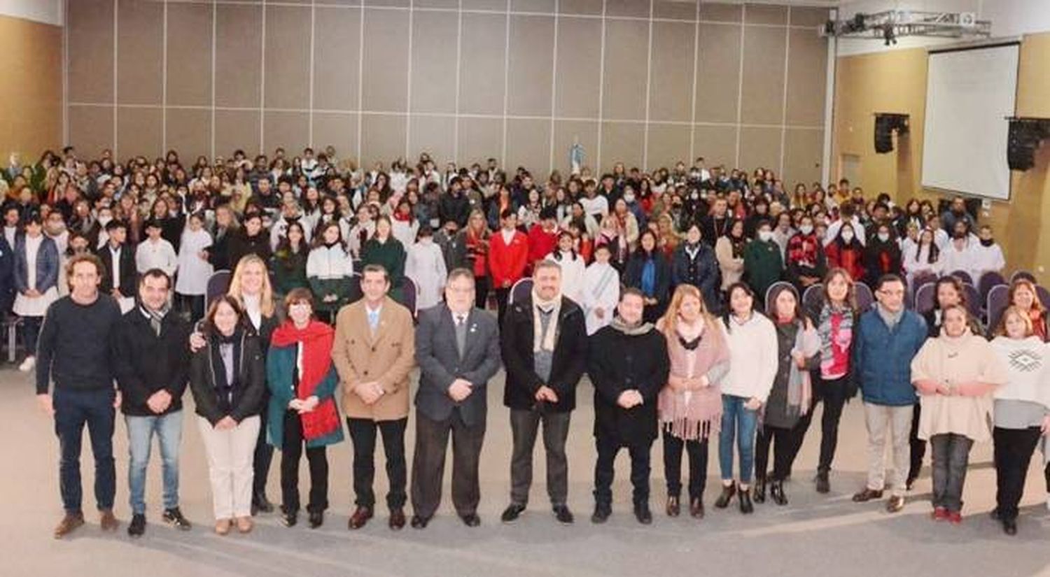 En las escuelas, las canciones patrias las interpretan músicos y cantantes concordienses