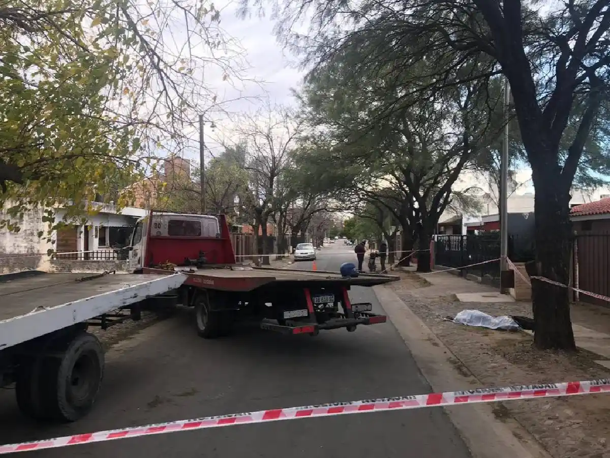 Motociclista murió al chocar contra una grúa que retrocedía
