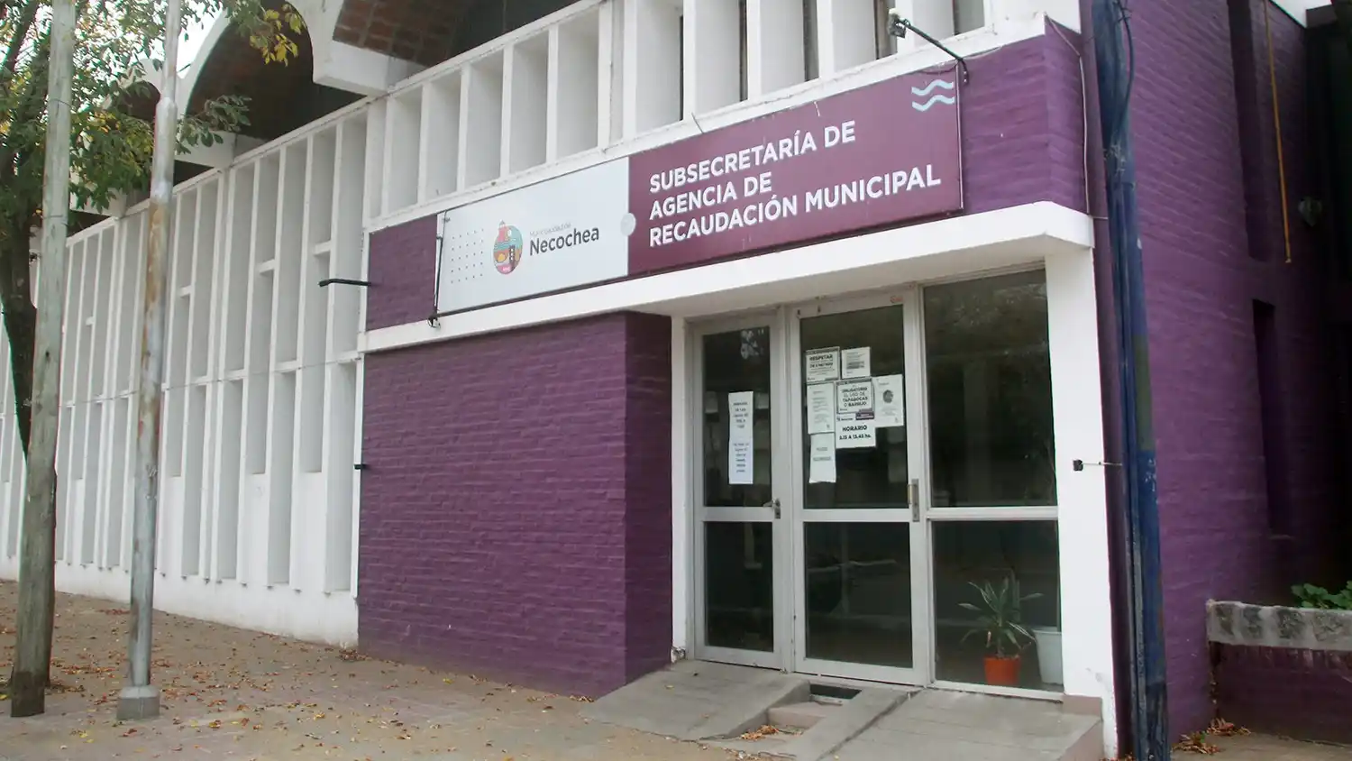 Agencia de Recaudación. Consultas en calle 63 y 54