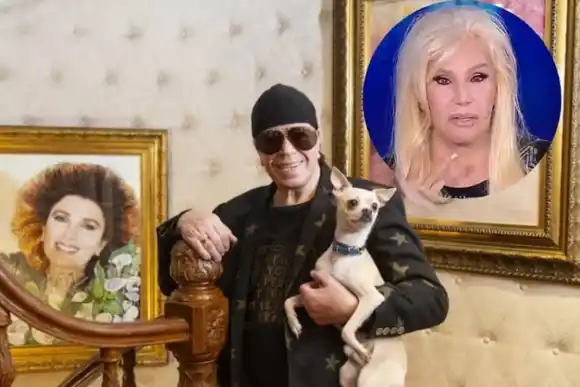 Miguel Romano entre los indignados por el "peinado" de Susana