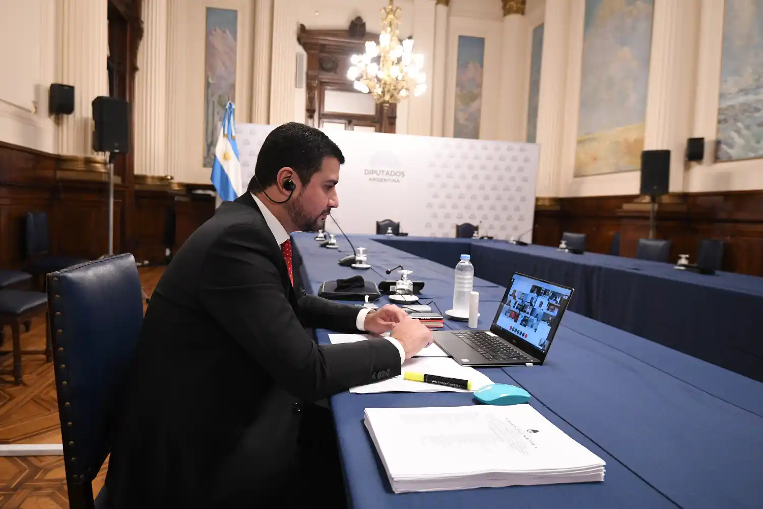 El Frente de Todos buscará avalar en comisión el DNU que prohibió las clases presenciales en el AMBA