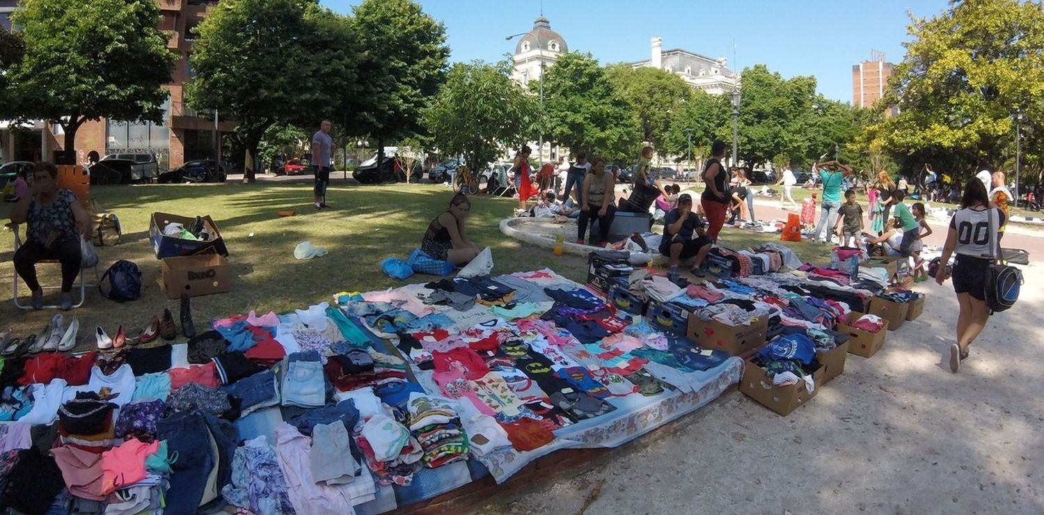 La feria americana en Plaza San Martín en 2017(FOTO: Clarín)