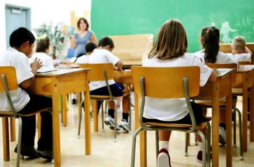 Paritaria docente: el Gobierno provincial se comprometió a formalizar una propuesta salarial el 1° de octubre