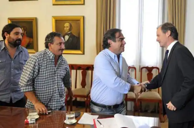 El gobierno provincial convocó a los gremios
docentes a un encuentro en la Casa Gris
