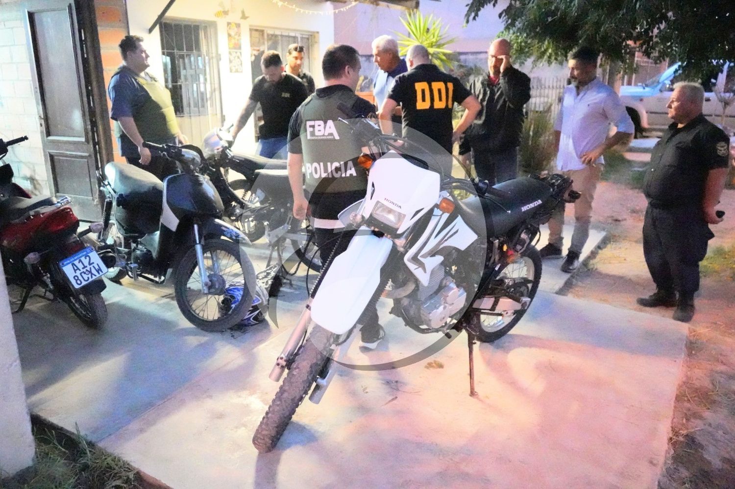Allanamiento policial en un taller clandestino de calle 44 al 3900.