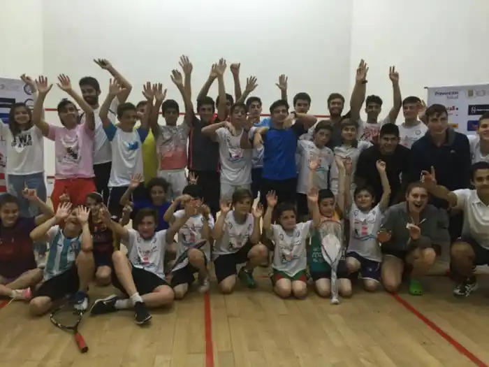 Los jugadores que pasaron por Casal Squash para el Nacional de Menores. (Foto: AASR)