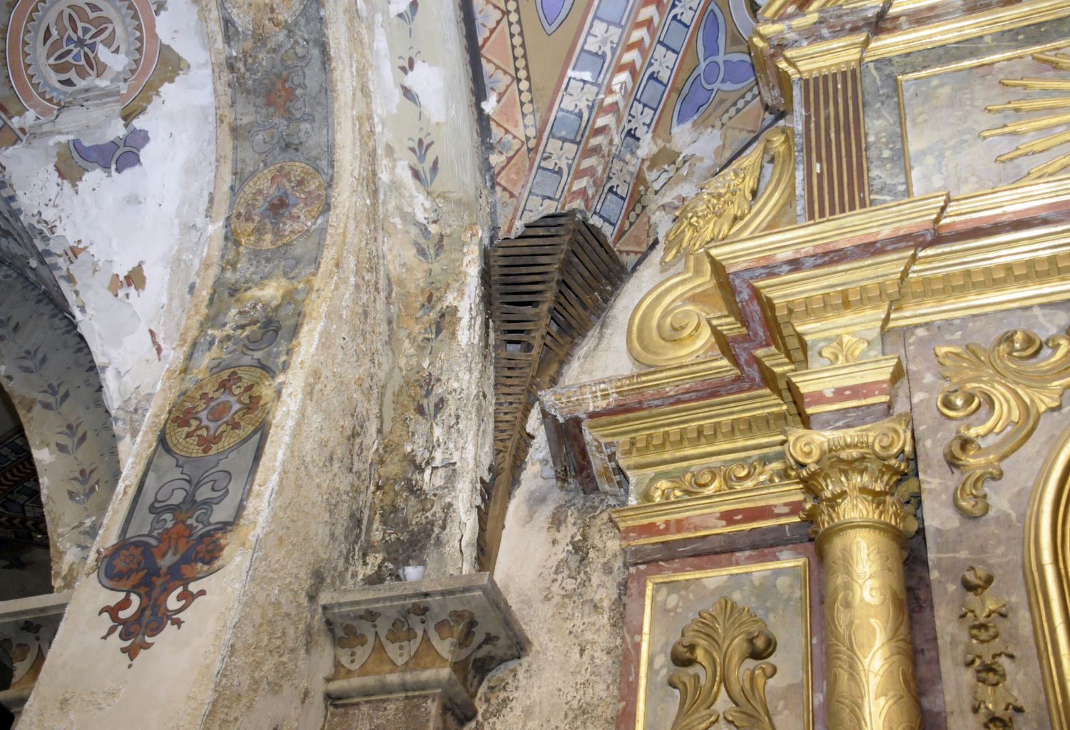 Una de los sectores más afectados del templo parroquial.