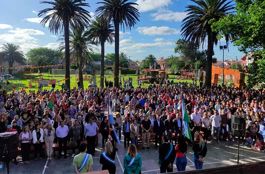 Más de 900 Egresados del Plan FINES recibieron su diploma en Mar del Plata