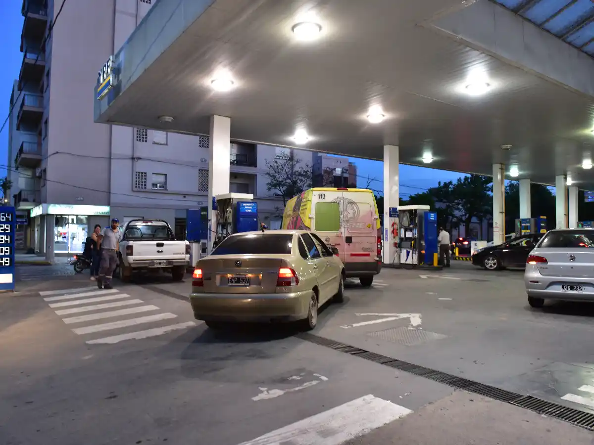 Extienden el plazo de congelamiento de combustibles