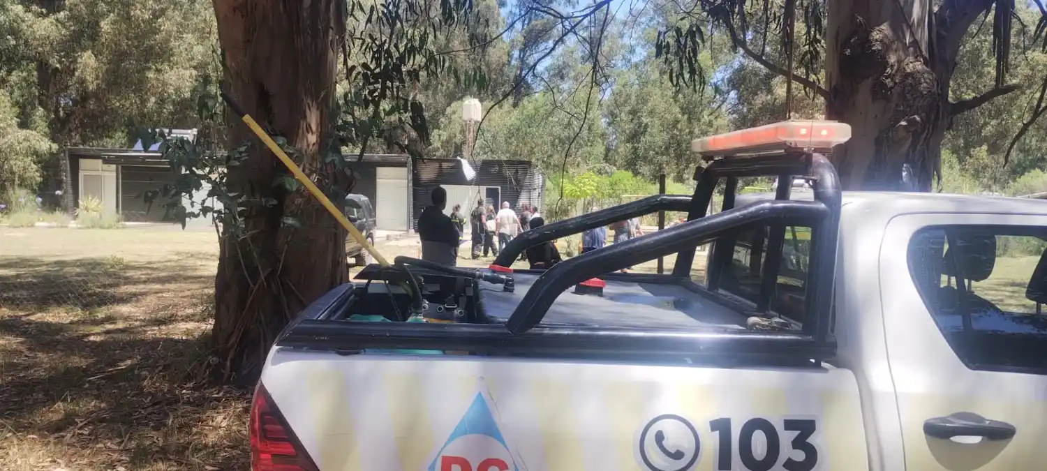 Susto en una vivienda al incendiarse un depósito