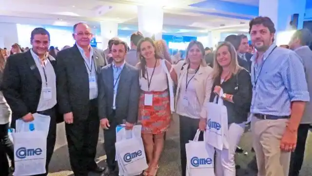 Reunión sobre centros comerciales a cielo abierto
