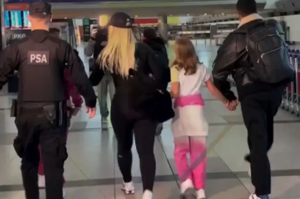 Wanda Nara regresó a la Argentina con sus hijas