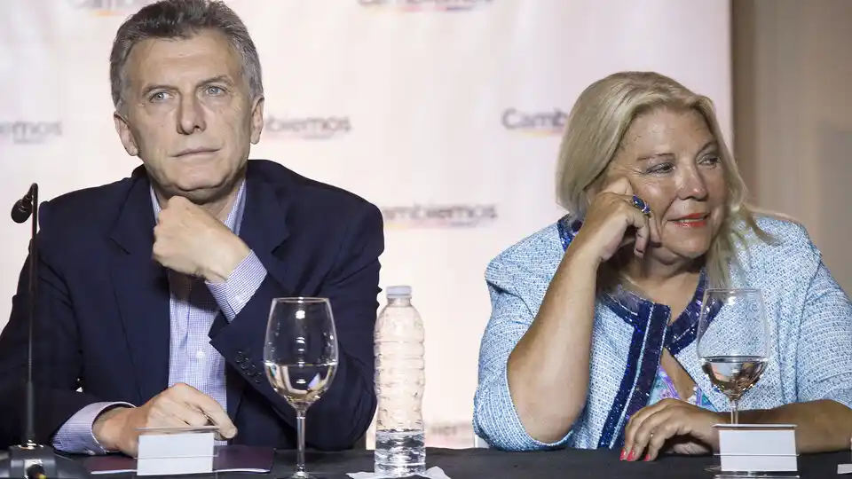 Carrió contra Macri: "Quiere un ajuste brutal contra la clase media" porque "nació rico"