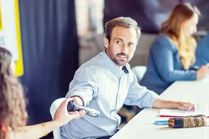 Rossi: �SArgentina saldrá con más  trabajo y producción, y no con la  maquinita de imprimir billetes⬝