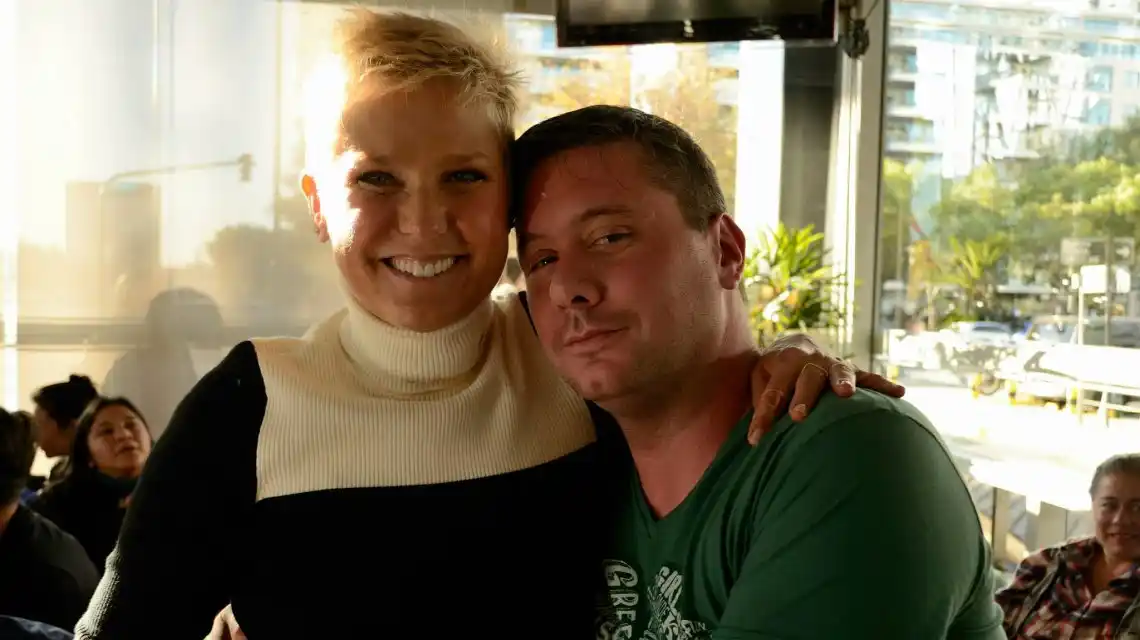 El drama de Xuxa al llegar a la Argentina: un fan se descompensó al verla y murió