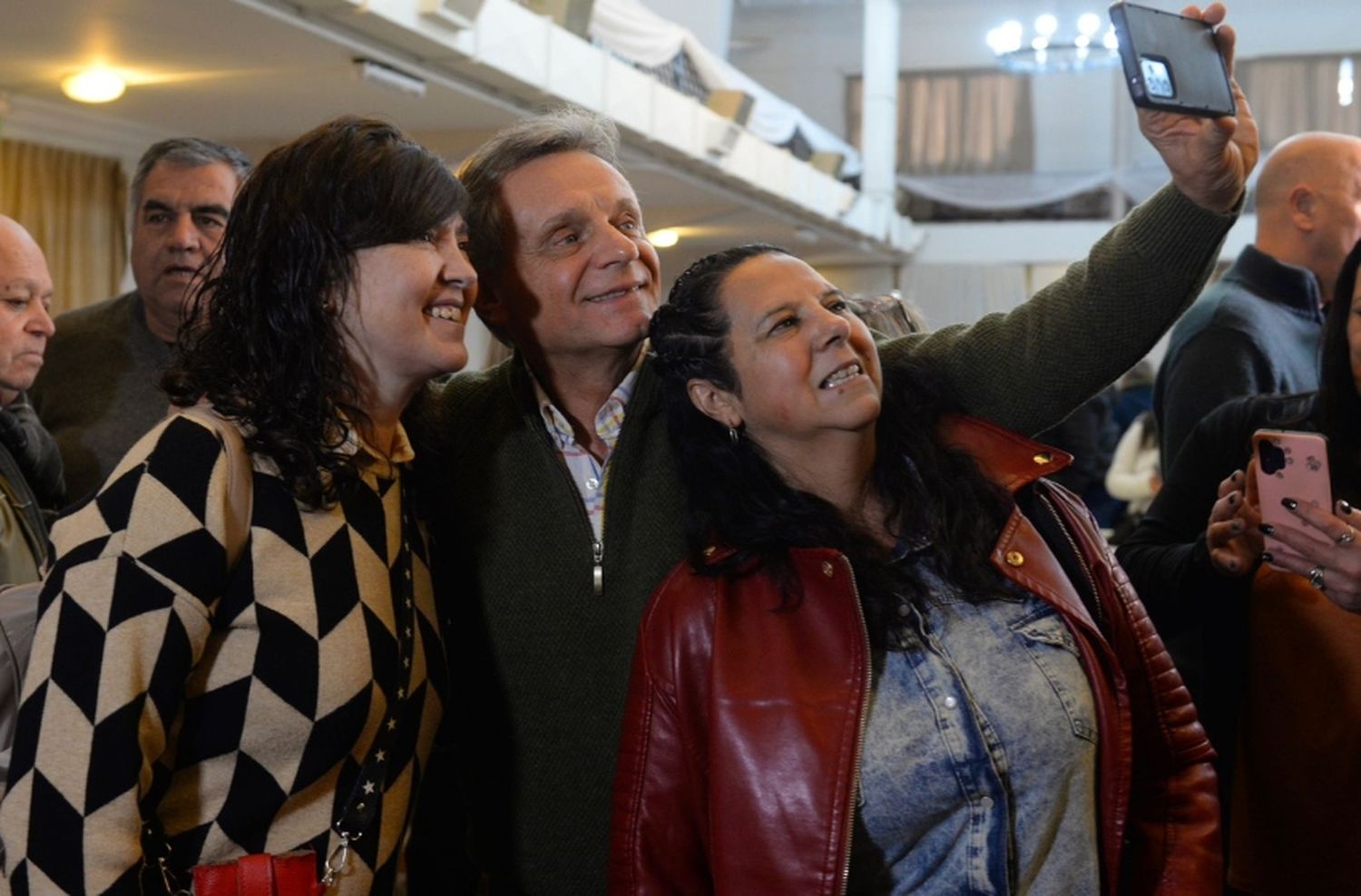 Pulti: “Construyamos una mayoría con un auténtico proyecto para los vecinos”
