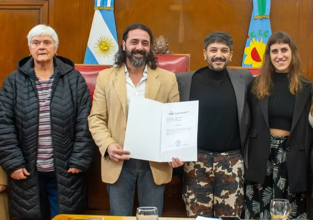 El autor agradeció la distinción y reconoció que “es importante que se nos tenga en cuenta y nos difunda”.