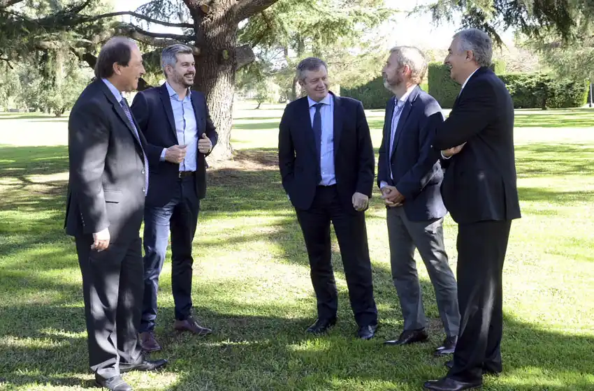 Mesa chica: hubo foto de Peña con Monzó, Sanz y Frigerio