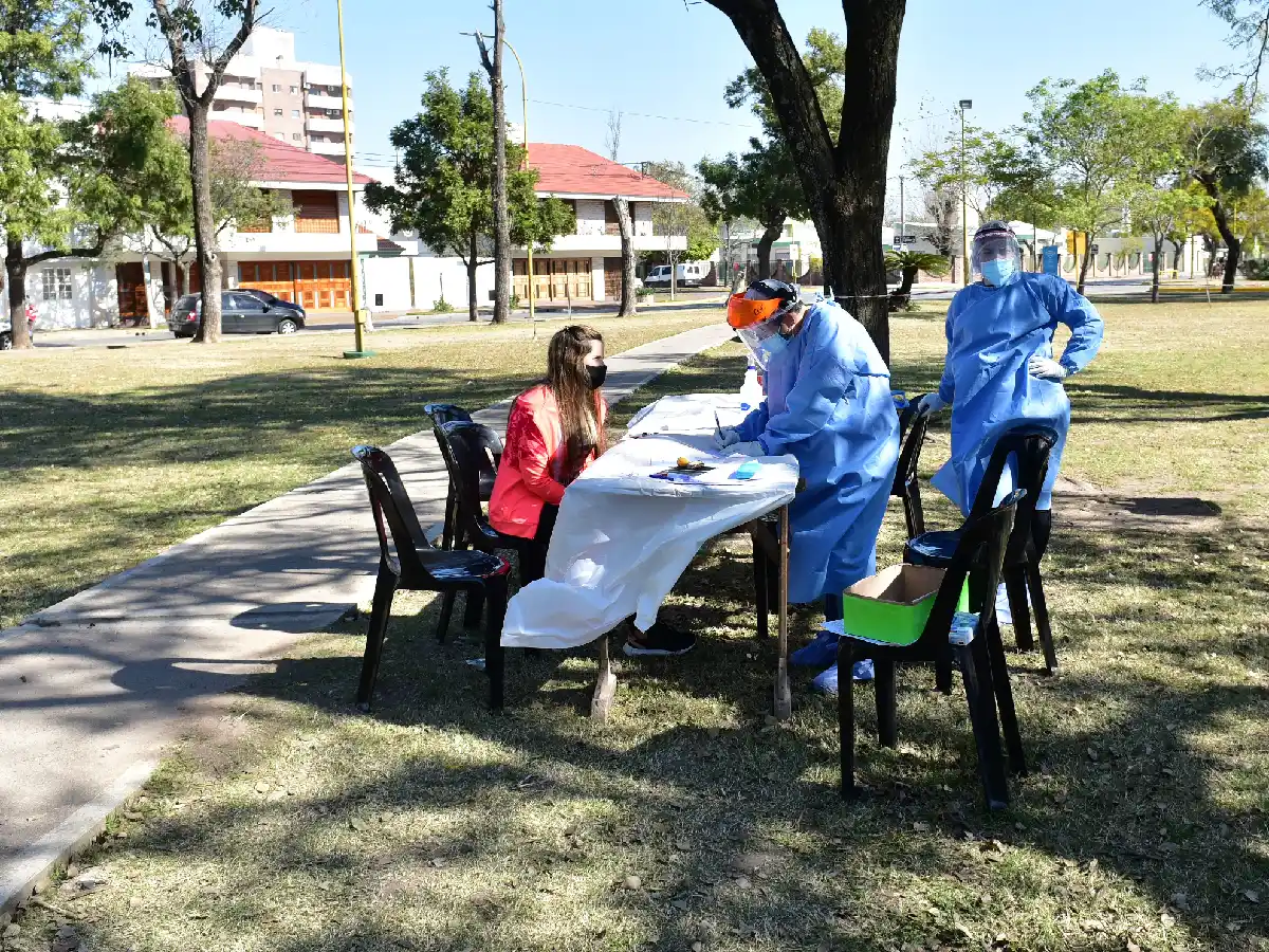 Testeos masivos en la plaza Vélez Sarsfield y nuevo operativos de vacunación 