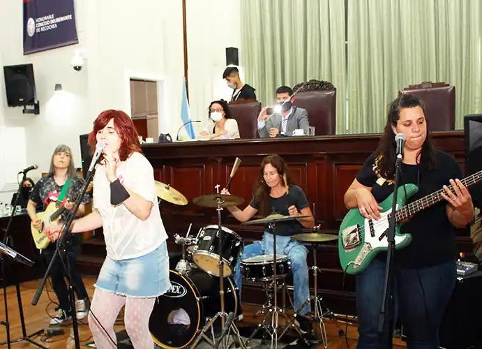 A puro rock. Concejo con pocos temas