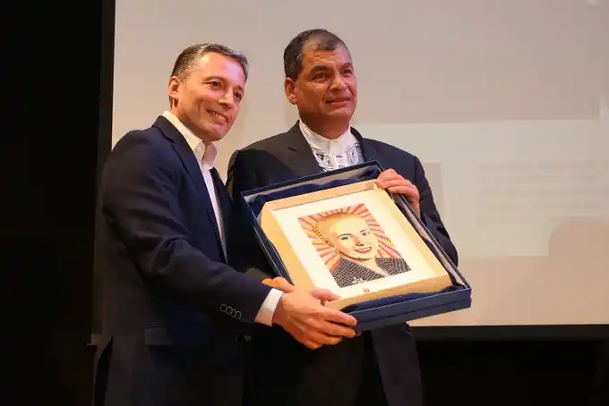 Gray se anticipó al resultado de los comicios y felicitó a Arauz y Correa "por el triunfo en las elecciones de Ecuador"