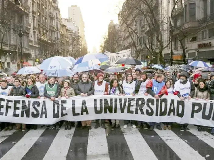 Docentes convocan a 48 horas de protesta