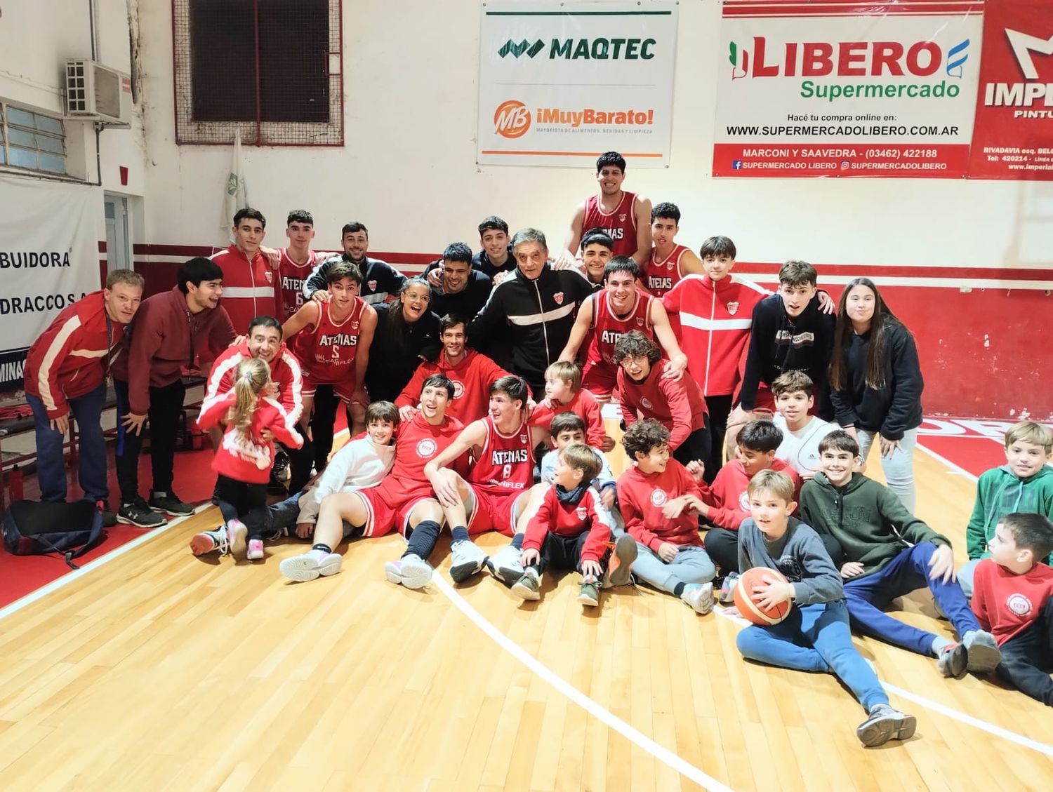 El Depo se quedó con el tercer clásico del año, avanzó a cuartos y ahora irá ante Olimpia BBC, el "1" de la general. Foto: Fabián Gallego