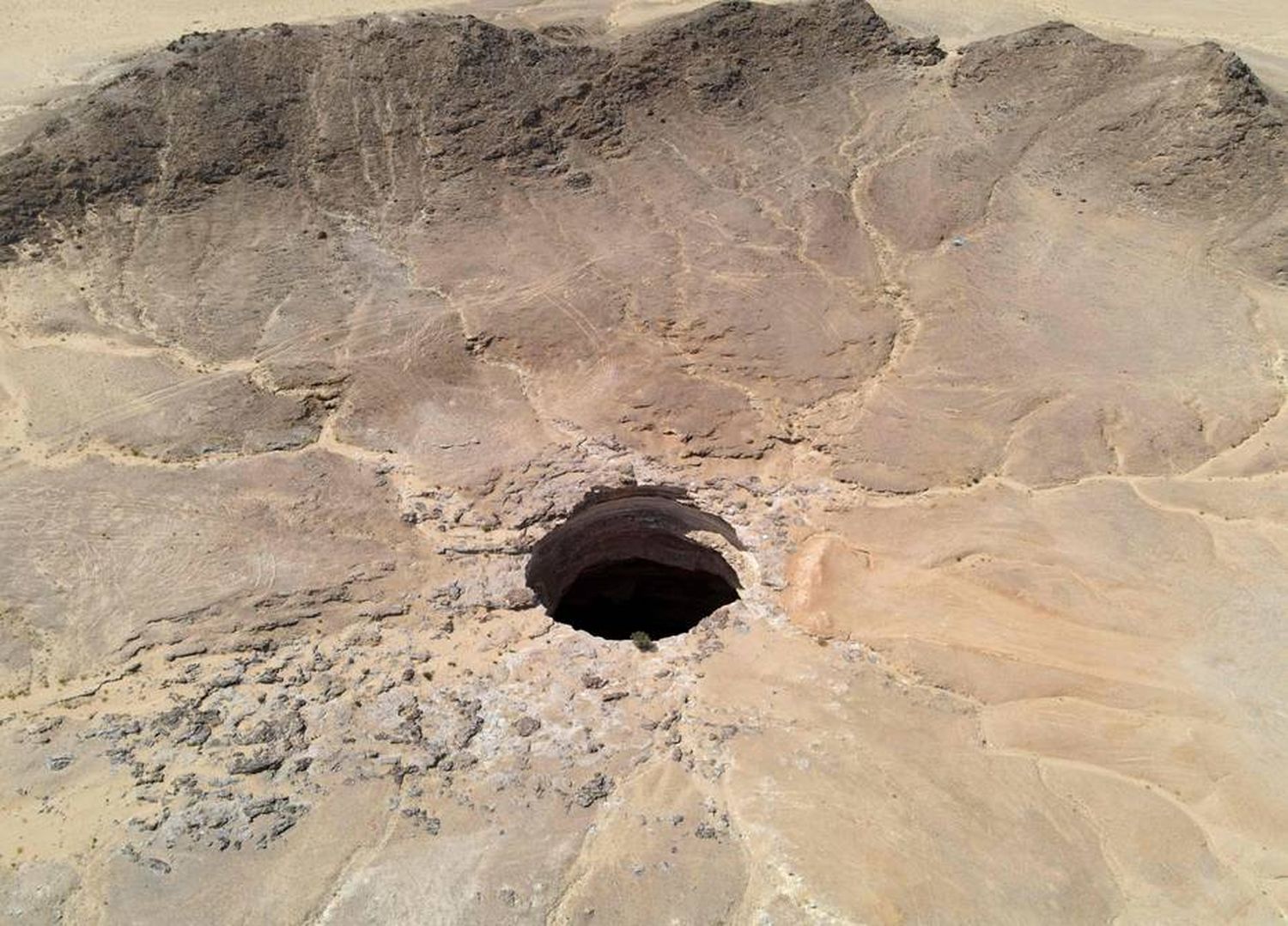 Geólogos fascinados con el misterioso «pozo del infierno» en Yemen