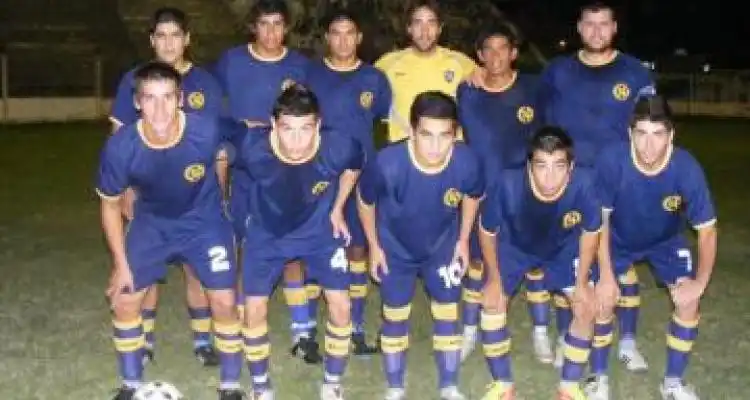 América y General San Martín golearon y quedaron punteros