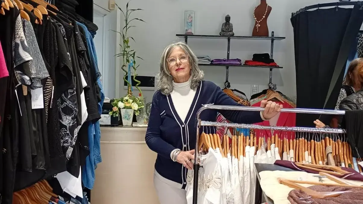 Cristina Alonso recibe a los clientes en Humberto Primo 46