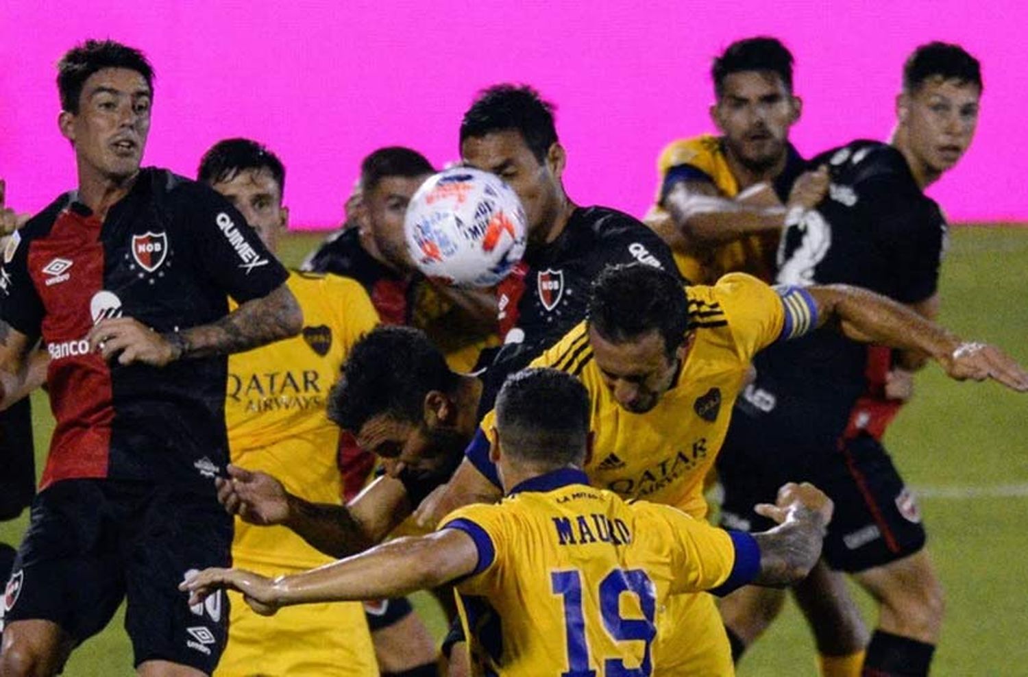 Newells volvió a decepcionar, perdió con Boca y agudizó una crisis futbolística