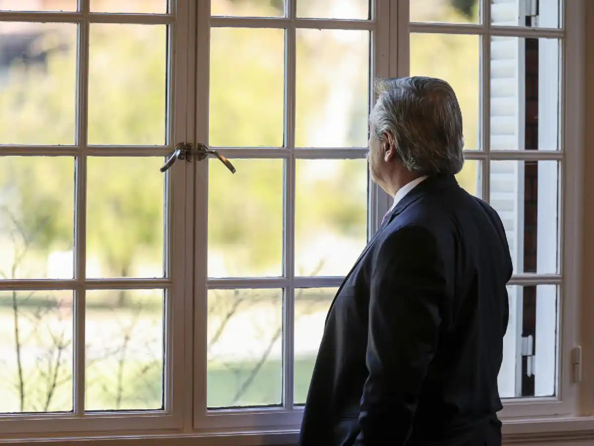 Alberto Fernández, recluído en la quinta de Olivos por el contagio de una moza presidencial