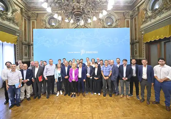 Kicillof recibió a intendentes e intendentas radicales de la provincia