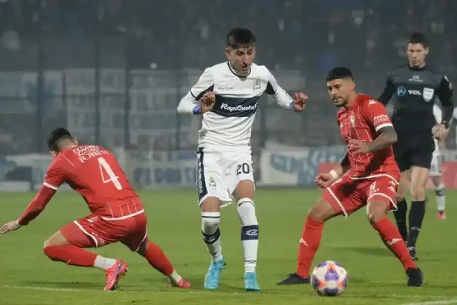 Huracán-Gimnasia LP para alejarse del descenso