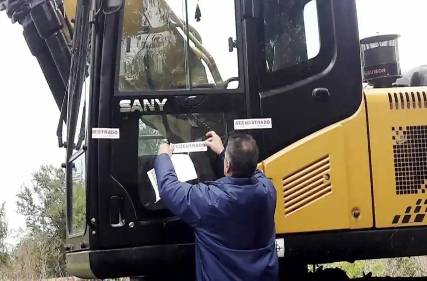 Secuestraron una máquina y un camión en una cava clandestina