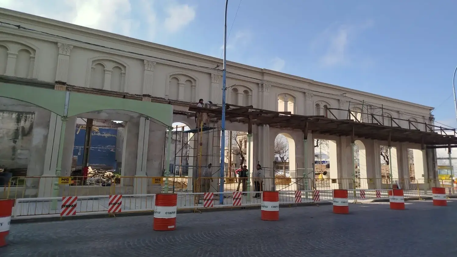 La transformación de la Recova Ripamonti entra en su etapa final con nuevas veredas y la colocación del techo