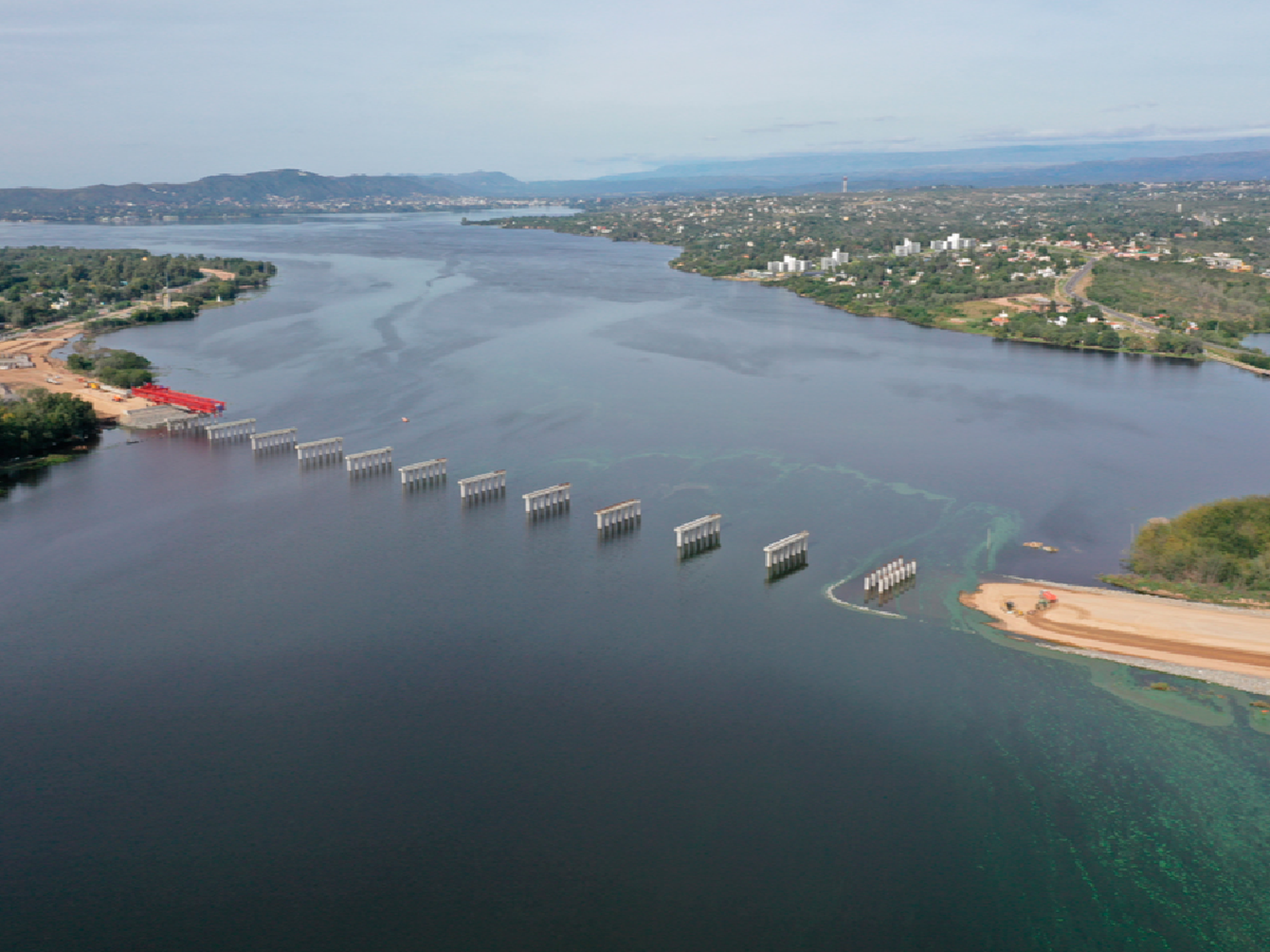 Autovía 38: Schiaretti recorrió la obra del puente sobre el lago San Roque