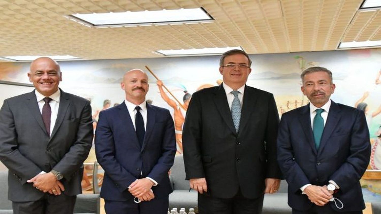 Negociadores de Noruega se retiran de México tras suspensión de diálogo