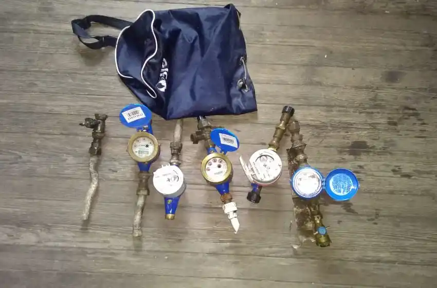 Aumentan los detenidos por robos de medidores: qué valor tienen y cuántos sustraen por año