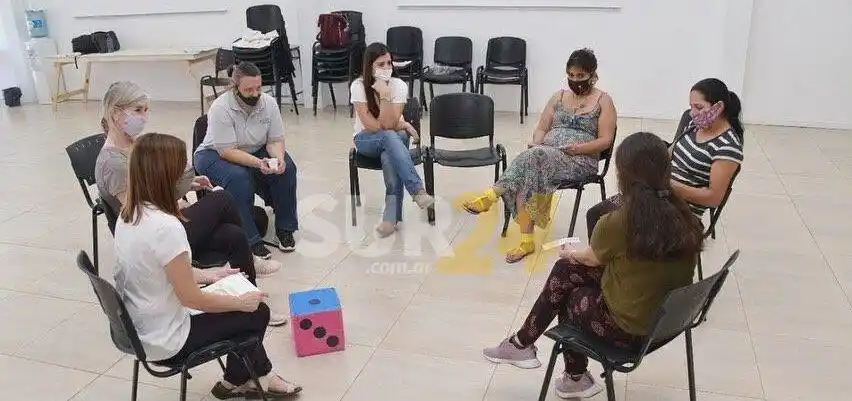 Encuentros de familias: un espacio de escucha y reflexión para familias en situación de crianza 