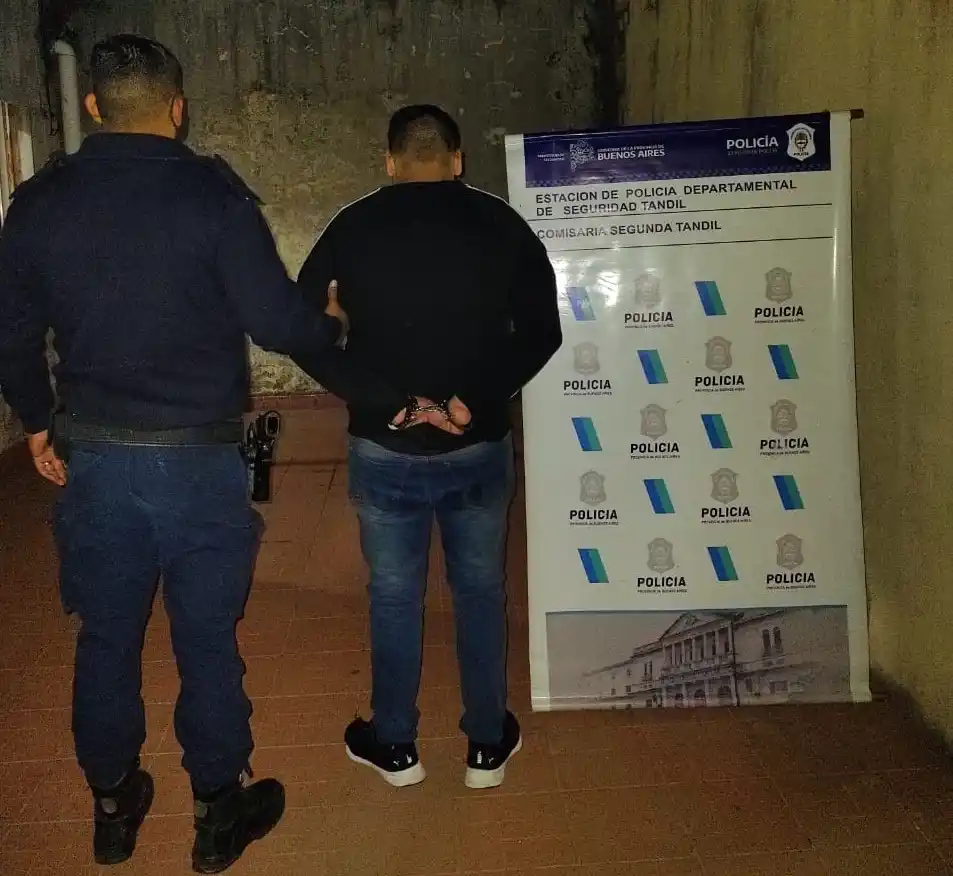 Aprehendieron a un sujeto por robar cables.