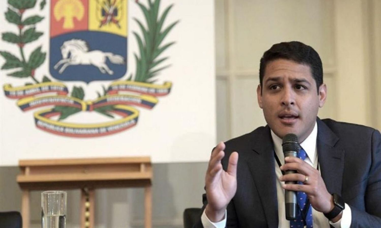 Olivares dice que venezolanos con COVID-19 “están muriendo en sus casas”