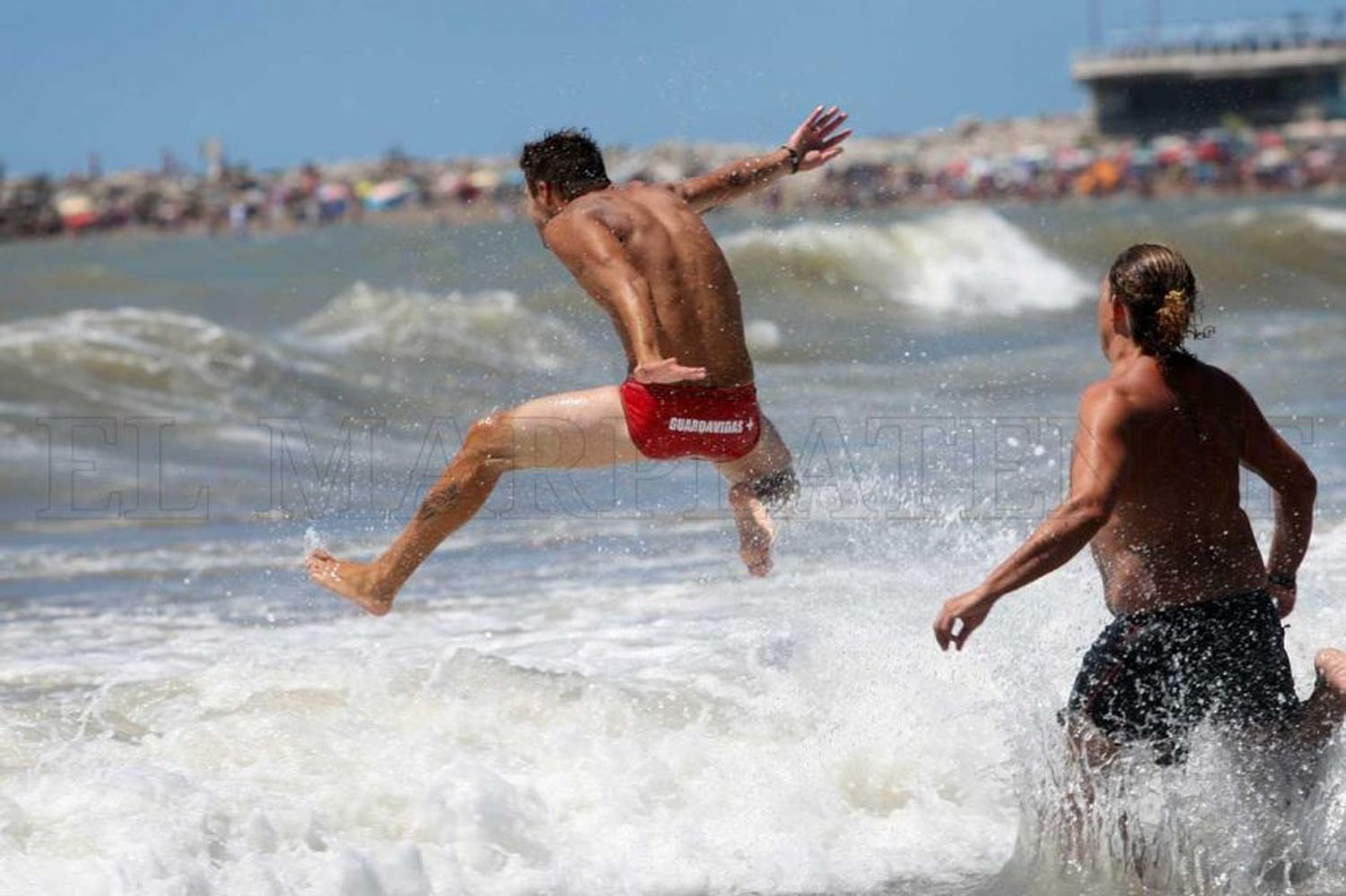 Guardavidas comienzan este viernes con su actividad en las playas