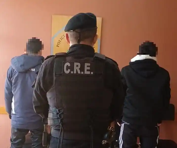 Operativos simultáneos en la región: secuestraron marihuana, municiones, un vehículo y hay dos aprehendidos - 4