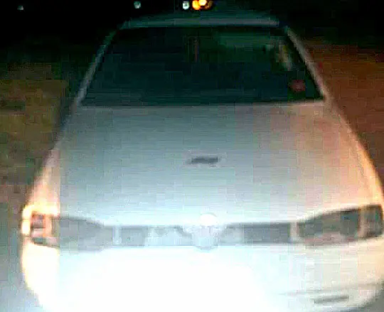 Dueños de auto robado lo hallaron abandonado