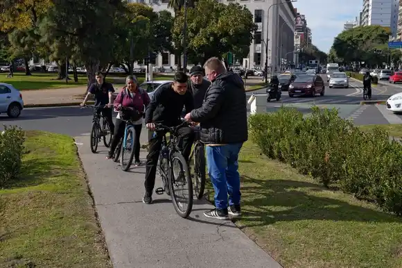 Provincia lanzó “Hacete ver”, una campaña para reforzar la seguridad y visibilidad de los ciclistas