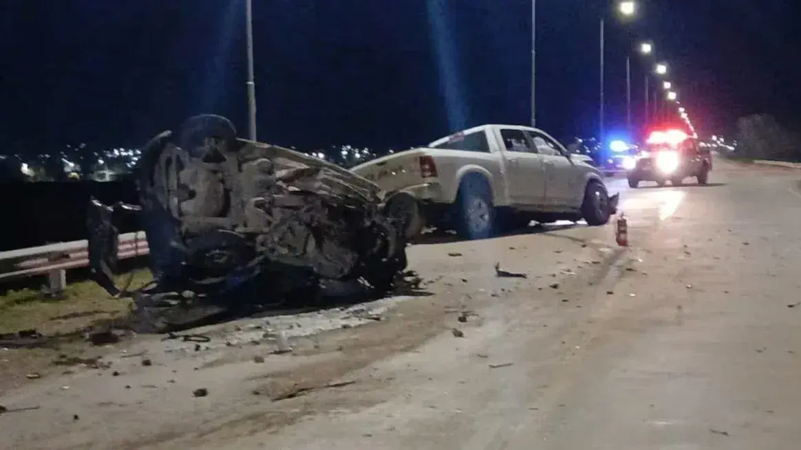 Tres personas murieron tras un choque frontal entre un auto y una camioneta en Alta Gracia
