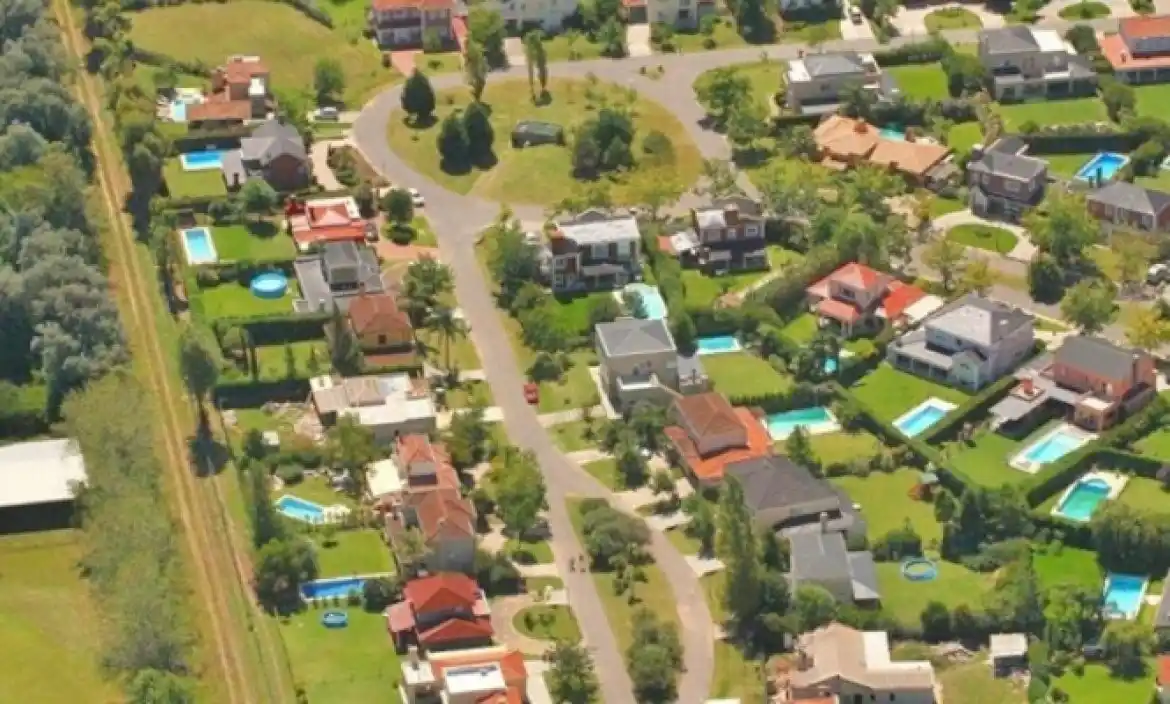 El Gobierno quitó subsidios a más de 3.500 usuarios de barrios cerrados y countries