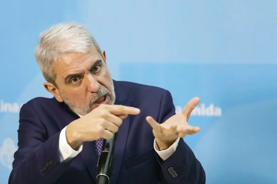 Aníbal Fernández reiteró que Cristina no está proscripta: "Para ser candidata tiene que competir en las PASO"